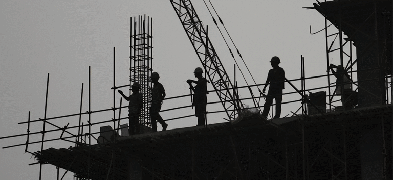 Nobreak na Construção Civil energia estável em obras